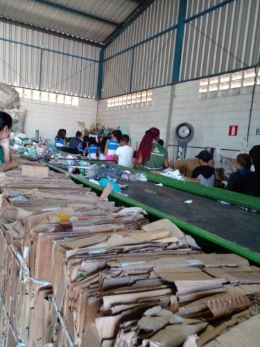 Visita-de-Escola-Esteira-de-triagem-e-visita-de-alunos